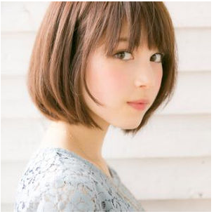 伸ばしかけのボブヘアでも簡単にできるカワイイヘアアレンジ法♪